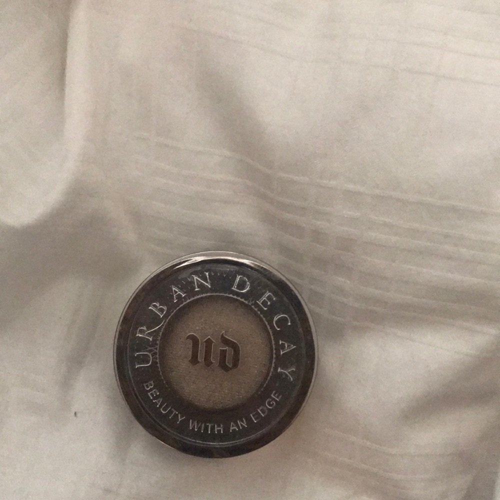 Urban Decay’s Eyeshadow in Maui Wowie